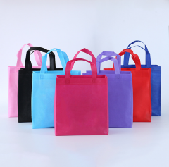 sac à provisions non tissé réutilisable de sac à provisions pliable écologique coloré faite par Quanzhou Golden Nonwoven Co., ltd